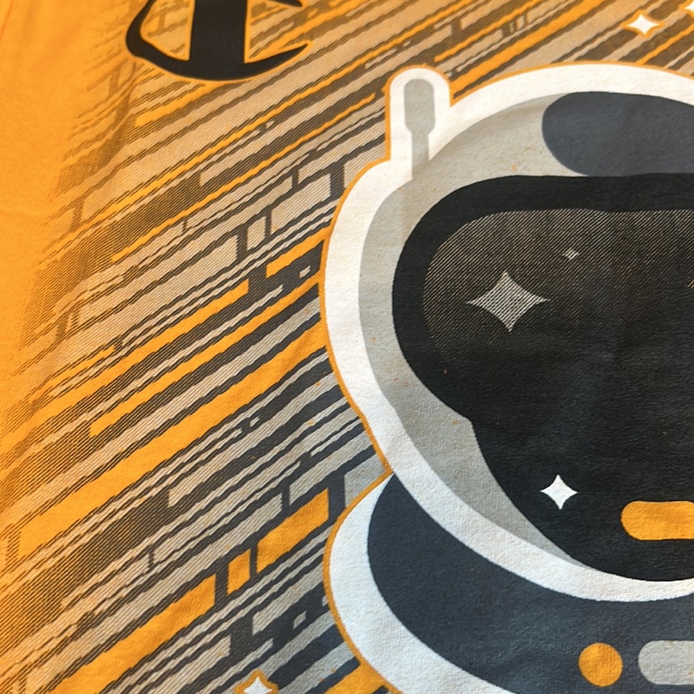Champion Men’s Small Yellow Space station gaming t shirt - Picture 3 of 7